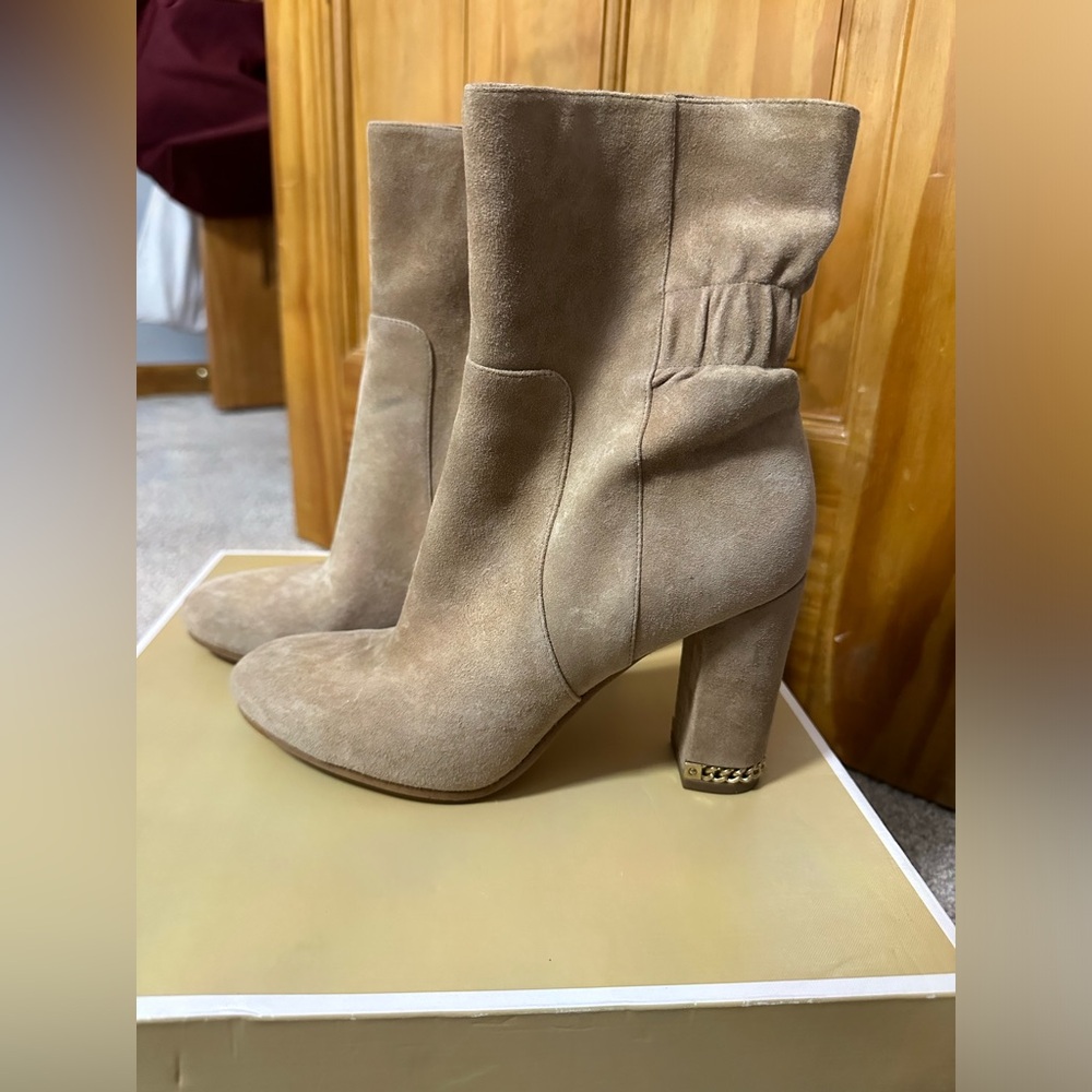 Michael Kors Dolores Suede Bootie size 7.5 GOOD CONDITION